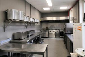 Salle 120 places max.